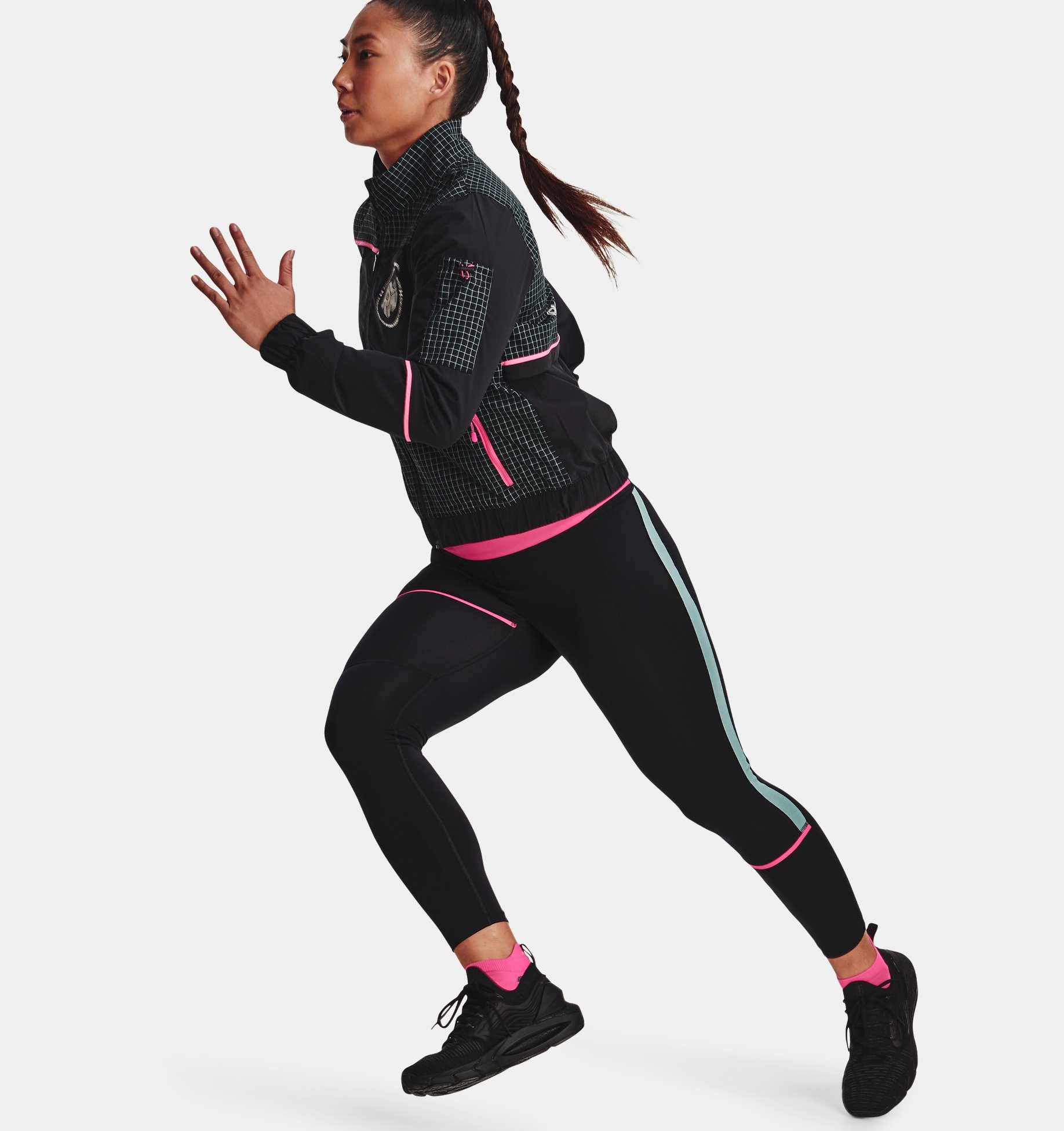 Campera Rompevientos UA Run Anywhere para mujer image number 2