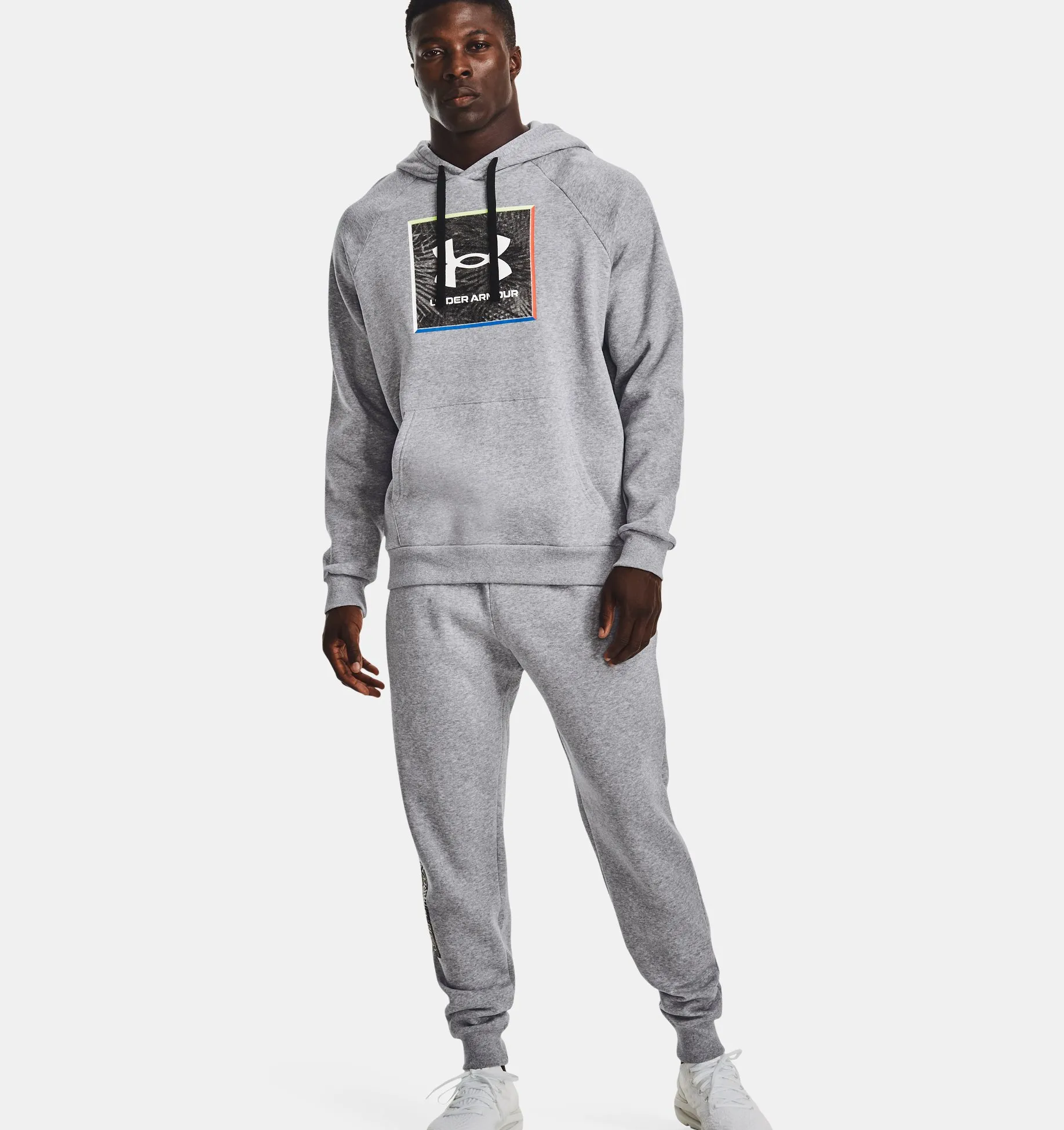 Buzo con capucha Under Armour Rival Fleece Graphic para hombre image number 2