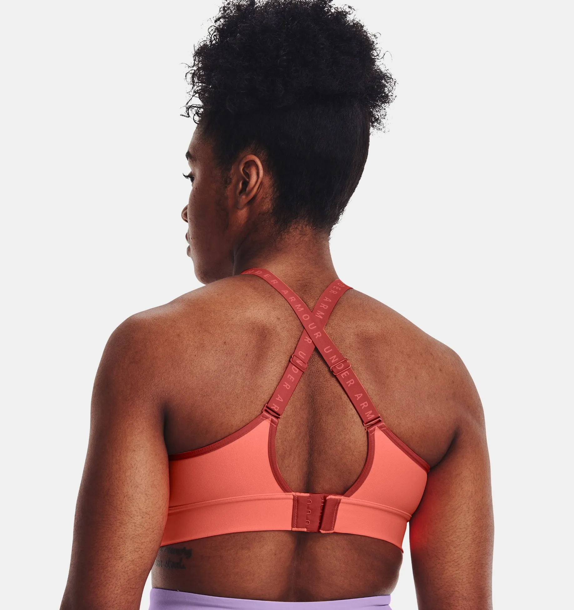 Sport bra UA Infinity Mid Covered para mujer image number 1