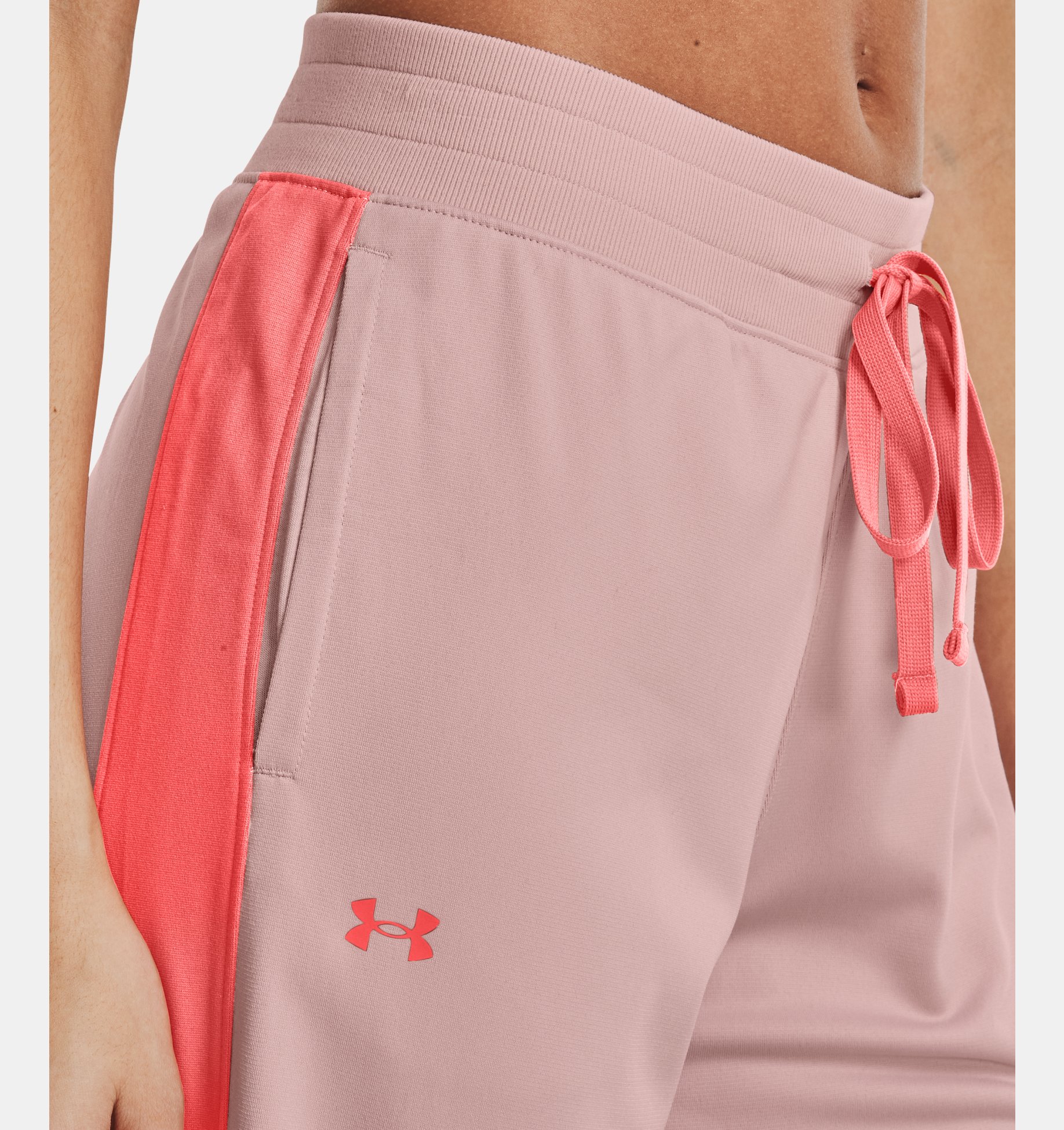 Conjunto deportivo UA Tricot para mujer