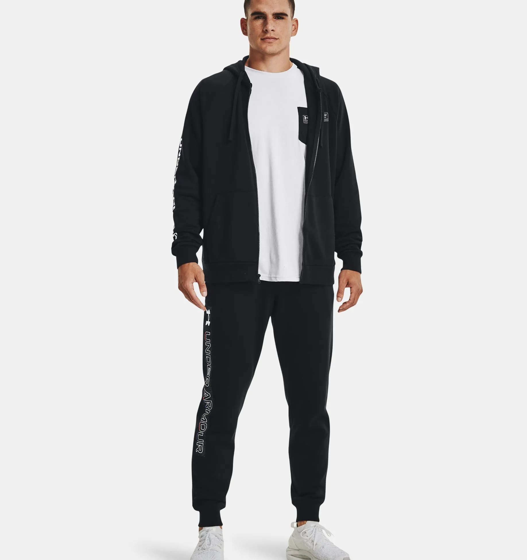 Jogger de tejido Fleece con estampado Under Armour Rival para hombre image number 2