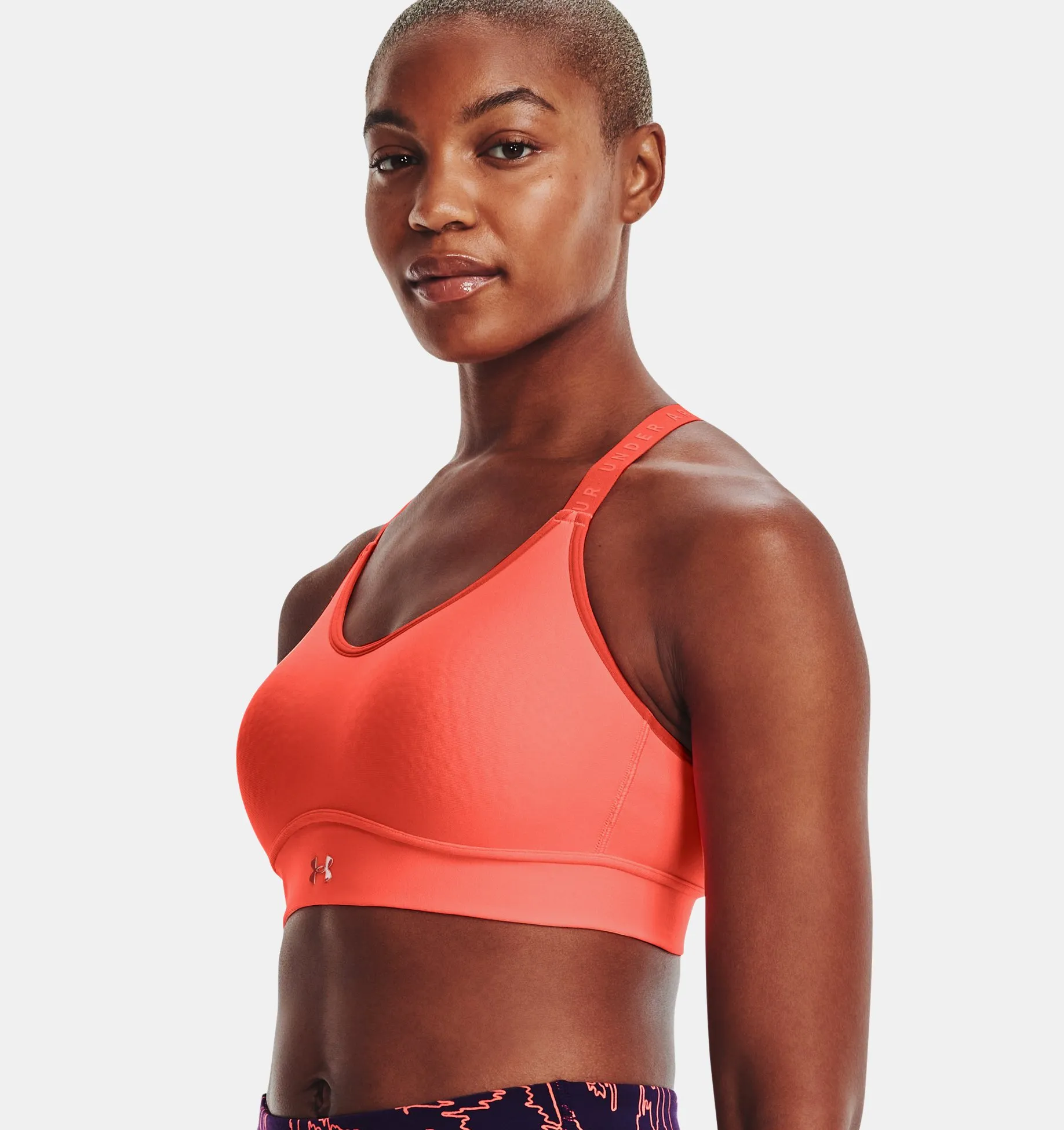 Sport bra UA Infinity Mid Covered para mujer image number 2