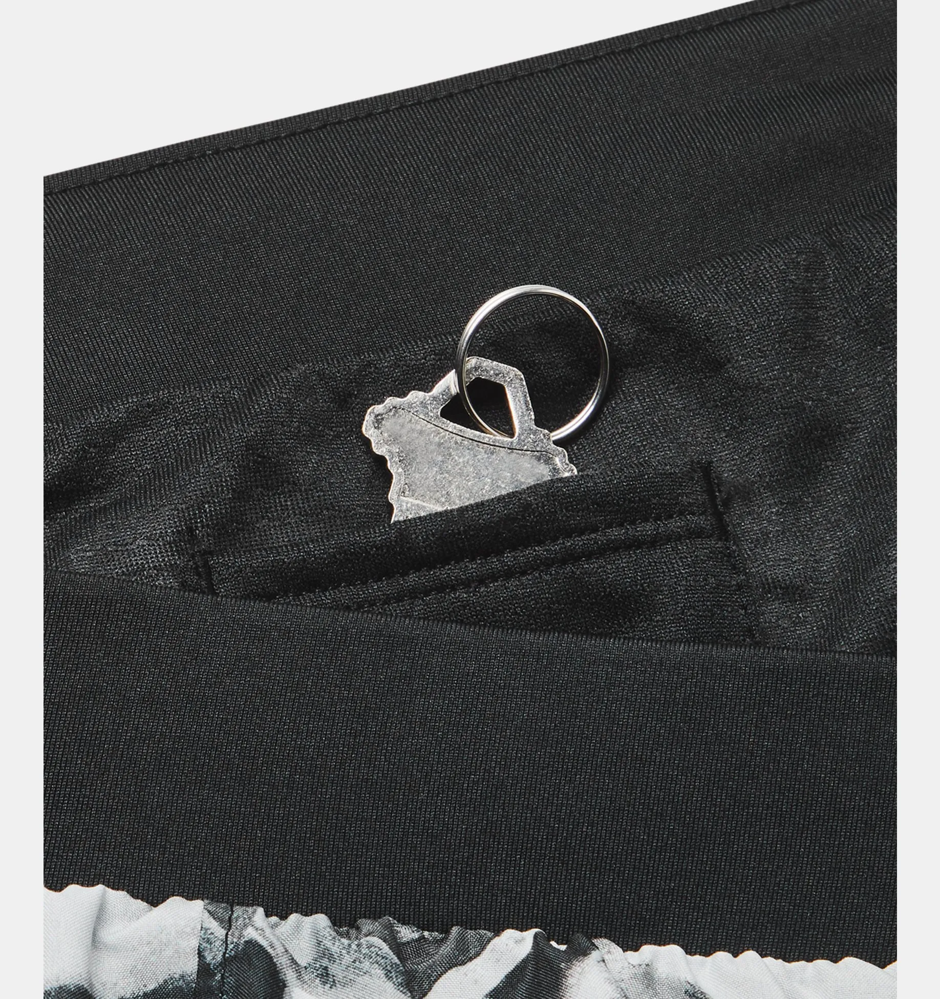 Short UA Fly By Anywhere para Mujer image number 4