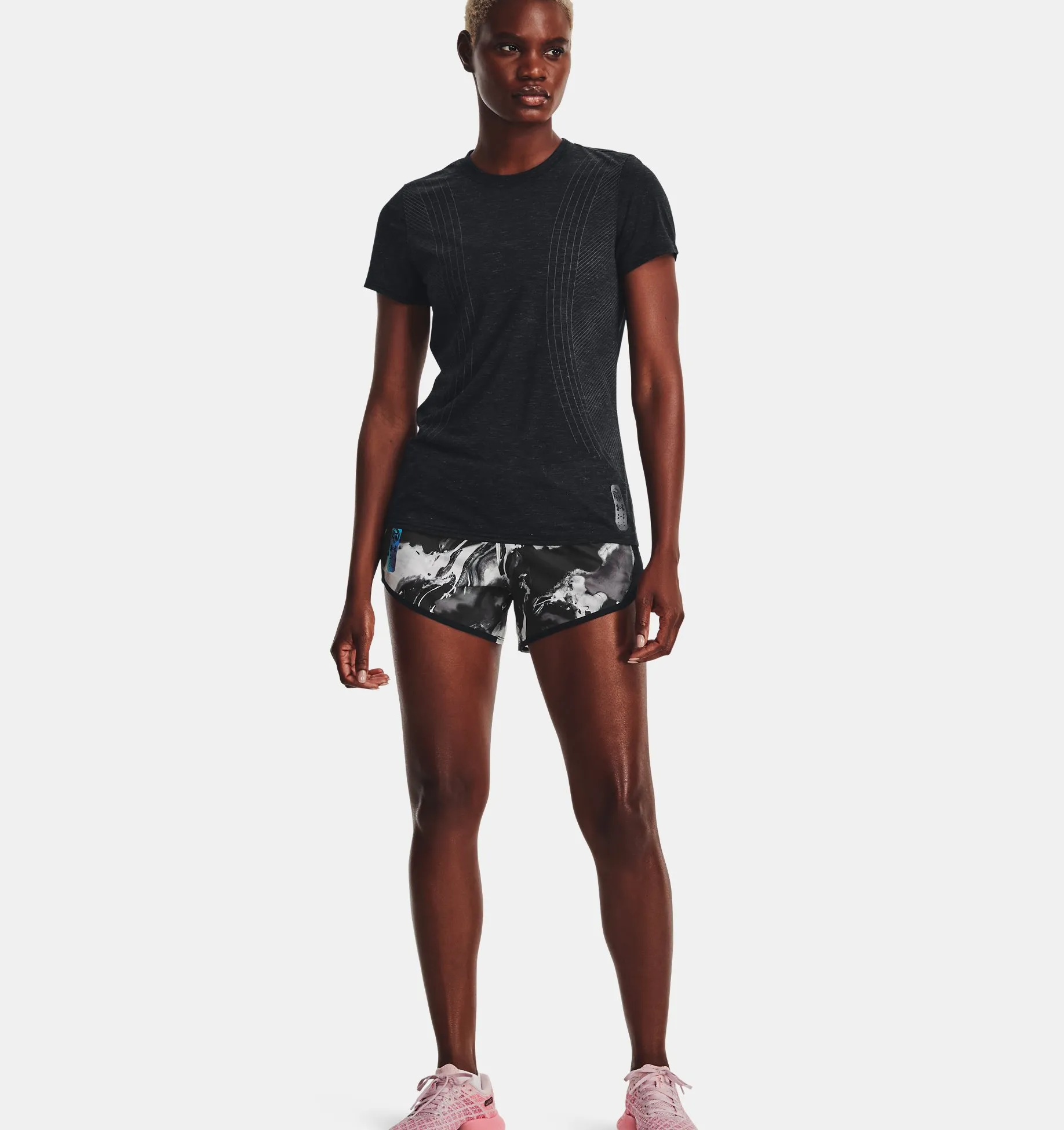 Short UA Fly By Anywhere para Mujer image number 2