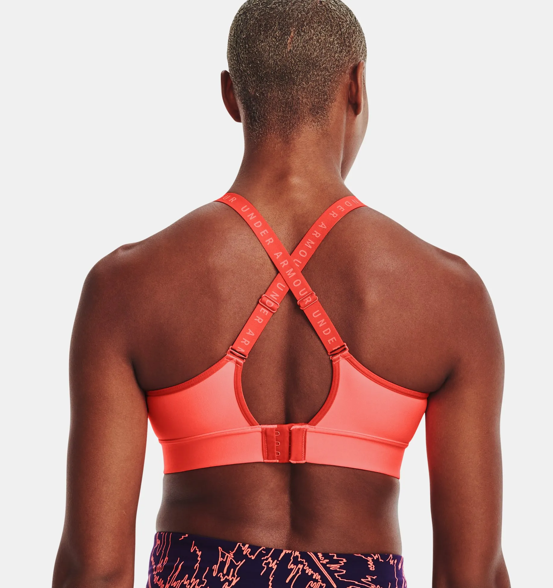 Sport bra UA Infinity Mid Covered para mujer image number 5